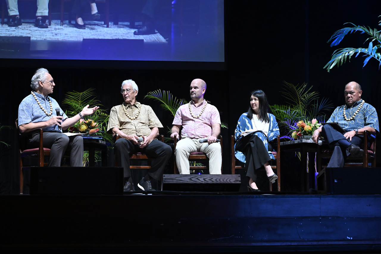 Photo of panel at Hawaii Energy Conference led by Mark Glick